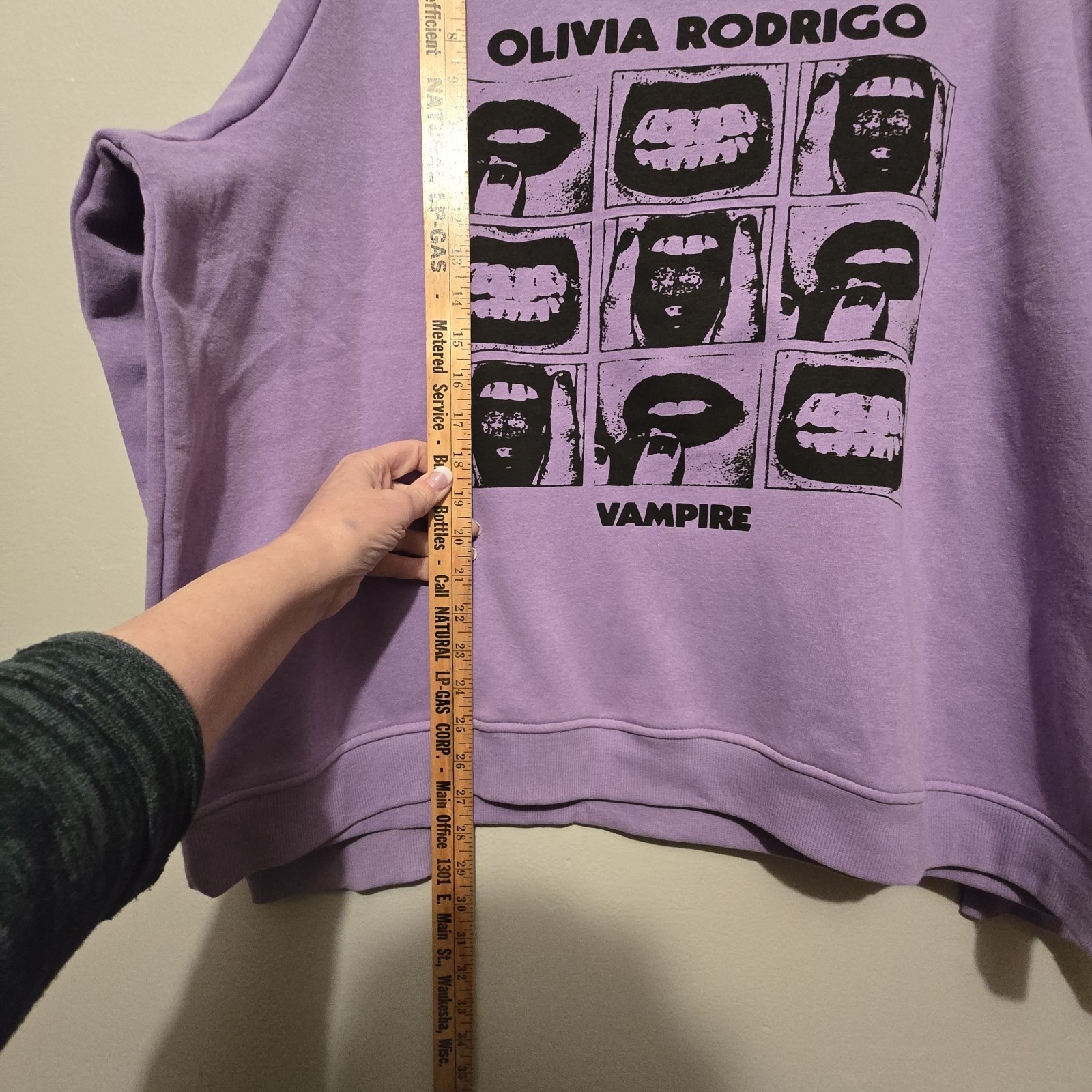 Olivia Rodrigo Vampire Graphic Sweatshirt Women's Plus 3x Purple Goth Grunge Euc — image 6 of 7